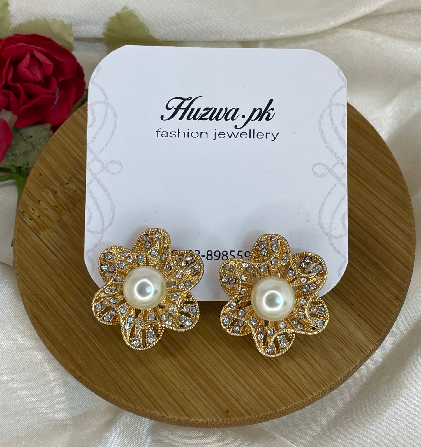 Vintage Retro Style Golden Flower Shape Earrings