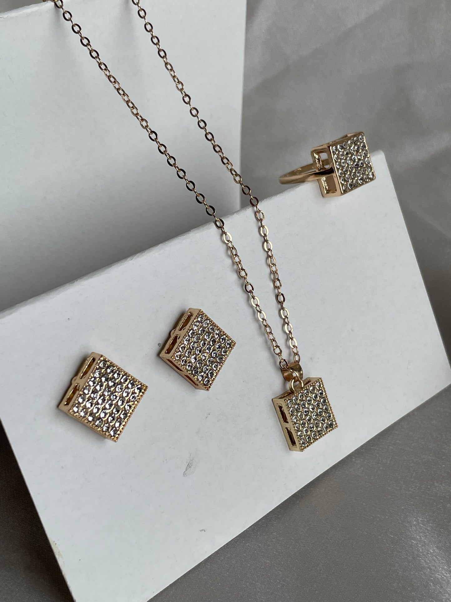 Nexa Jewellery Set