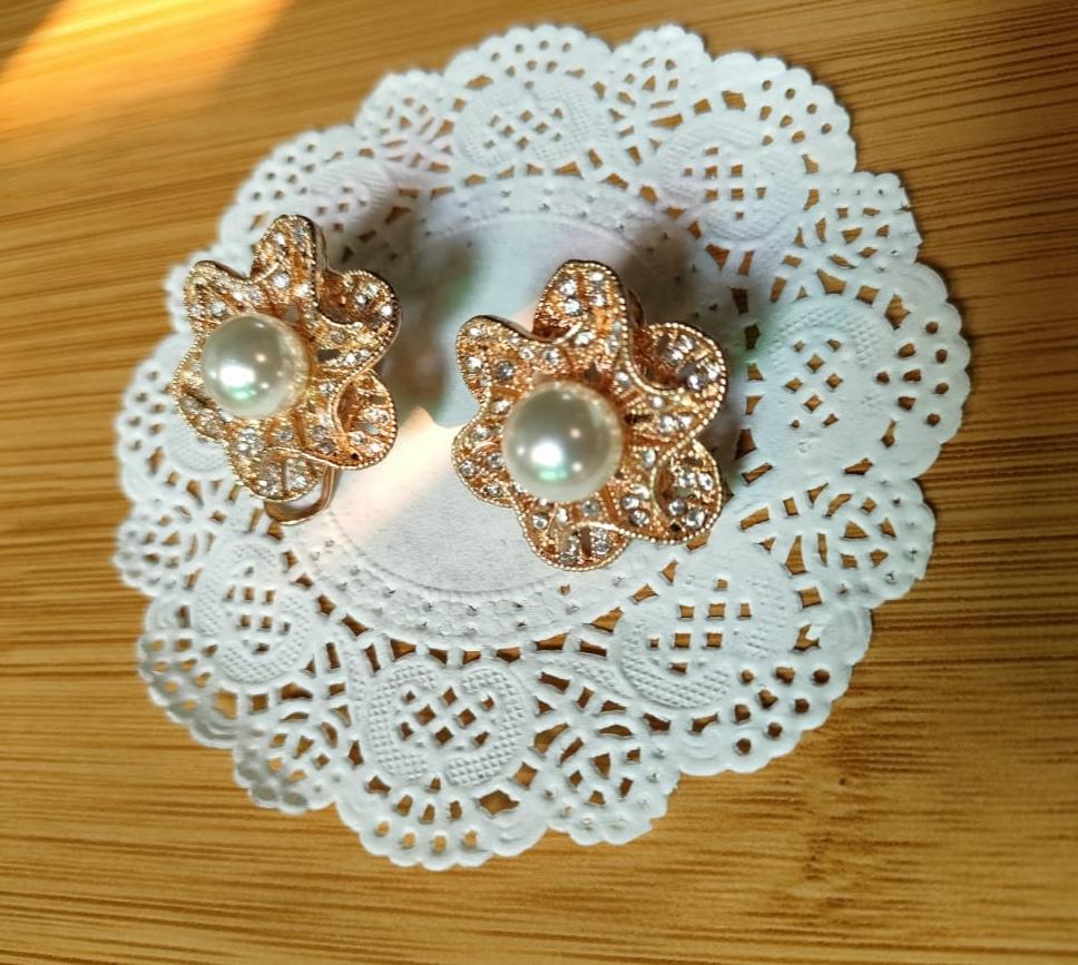 Vintage Retro Style Golden Flower Shape Earrings