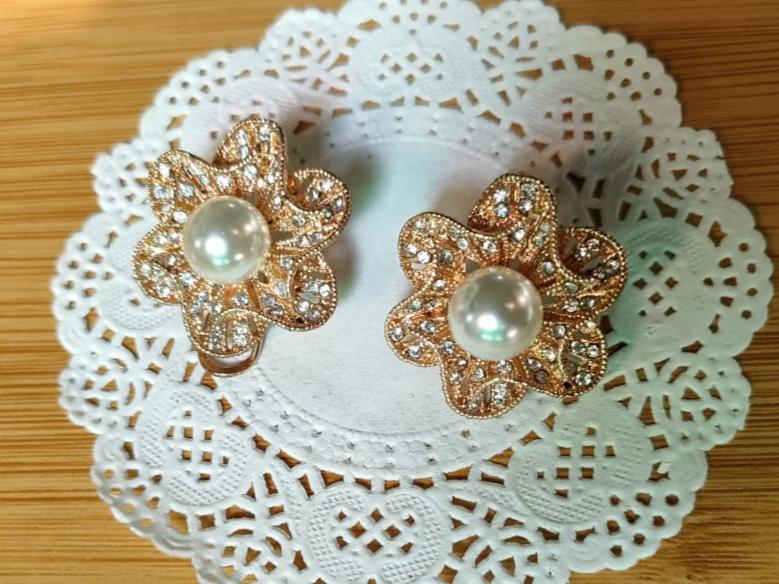 Vintage Retro Style Golden Flower Shape Earrings