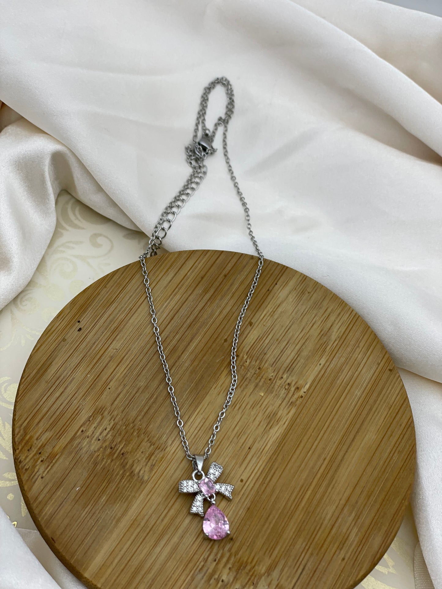 Charming Pink Rhinestone Bow Pendant