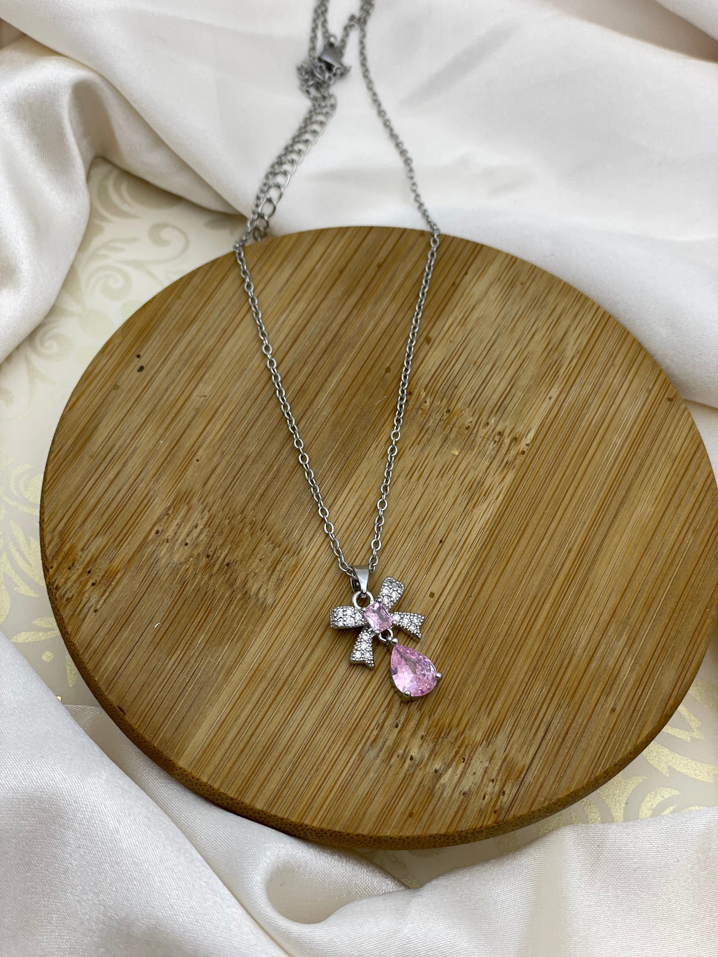 Charming Pink Rhinestone Bow Pendant