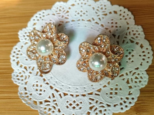 Vintage Retro Style Golden Flower Shape Earrings