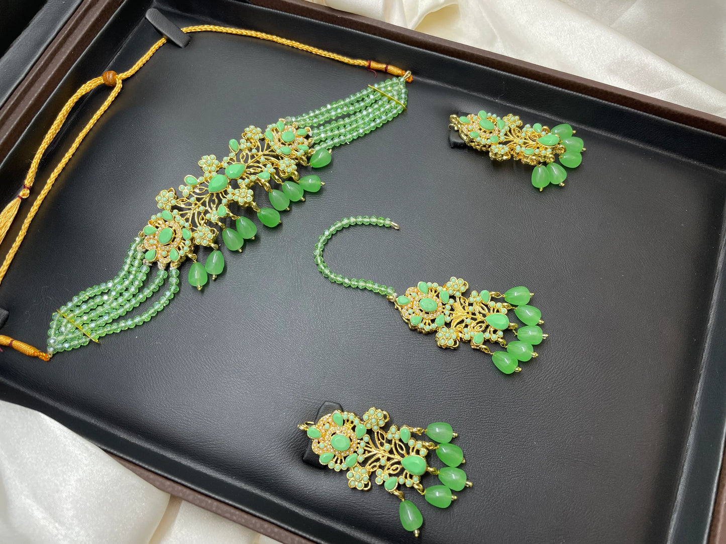 Stylish Choker Set With Earrings & Tikka