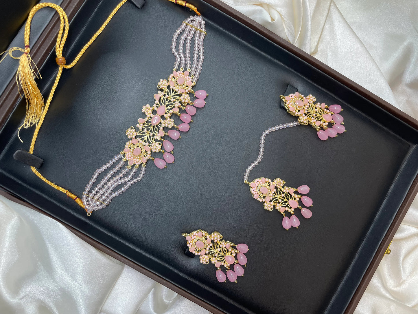Stylish Choker Set With Earrings & Tikka